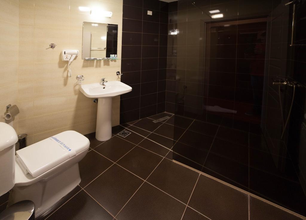 Hotel Lebed Ohrid Esterno foto
