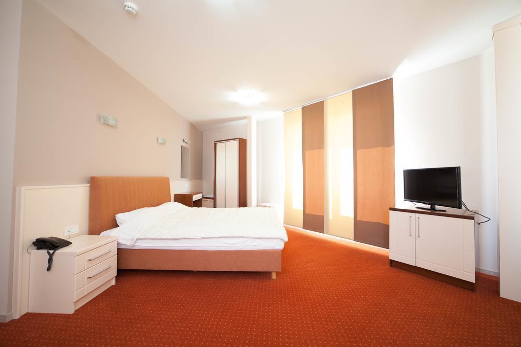 Hotel Lebed Ohrid Esterno foto